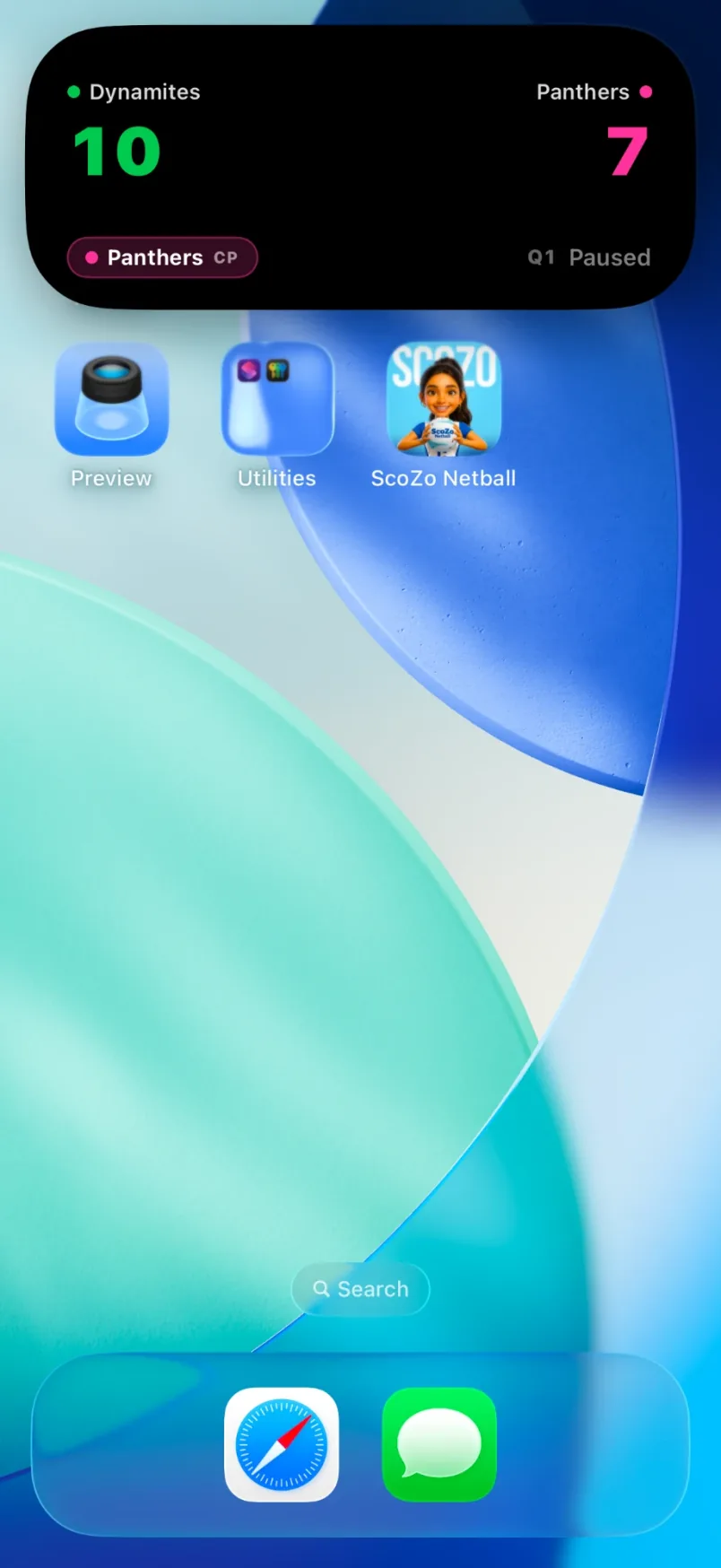 Dynamic Island expanded, showing the live score